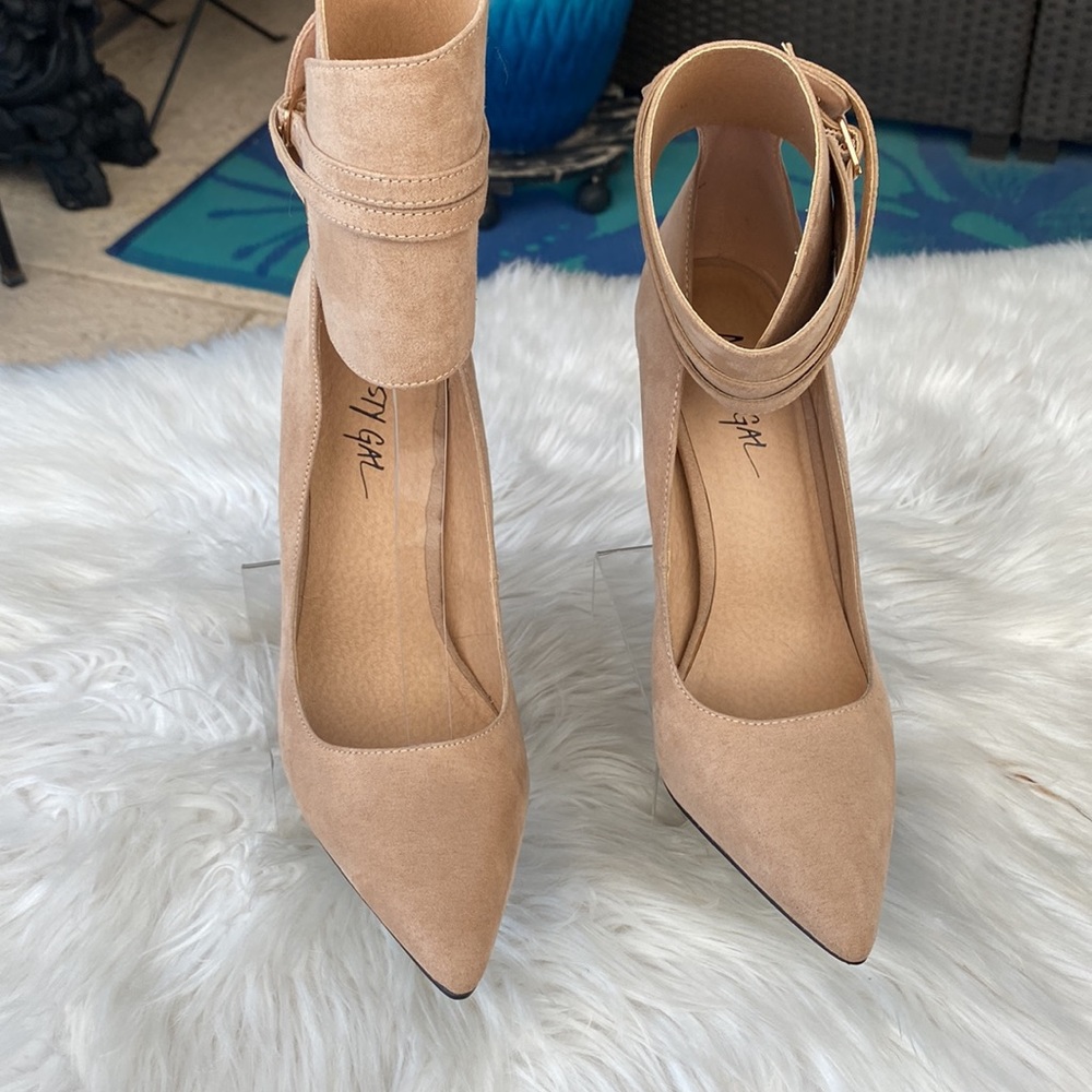 🤎🤎NASTY GAL TAN POINTY TOE HEEL🤎🤎 - Picture 2 of 5